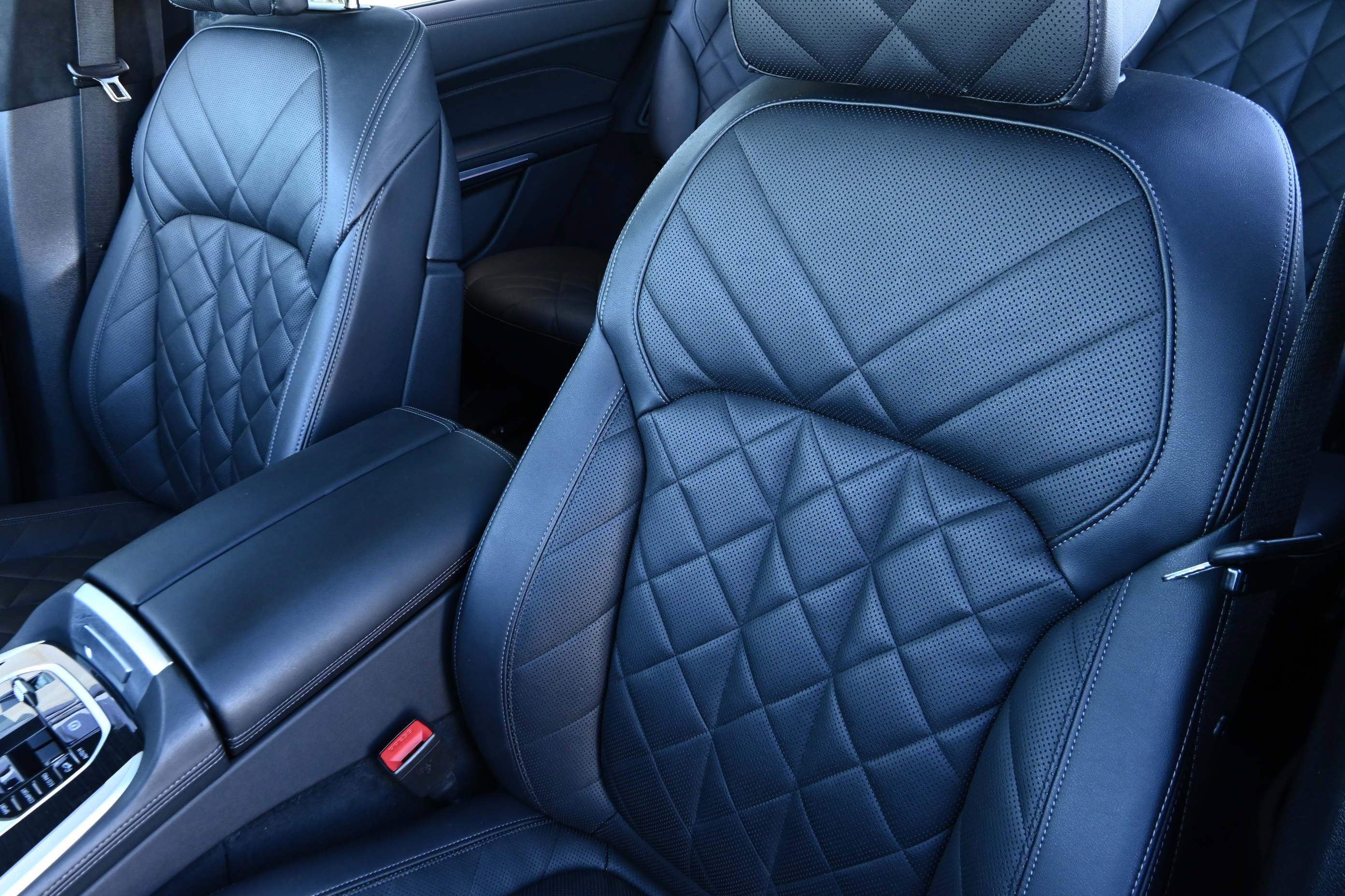 Certified 2024 BMW X7 xDrive40i w/ Executive Package image 9