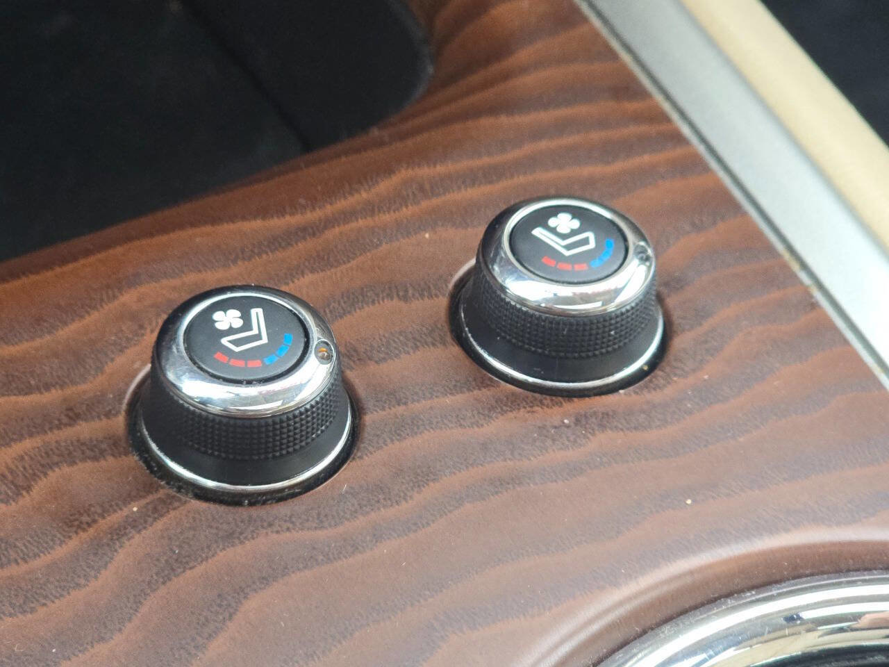 Used 2017 Nissan Pathfinder Platinum image 17