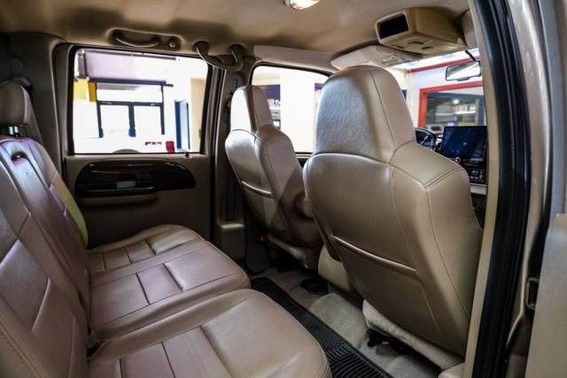 Used 2007 Ford F550 4x4 Crew Cab Super Duty image 36