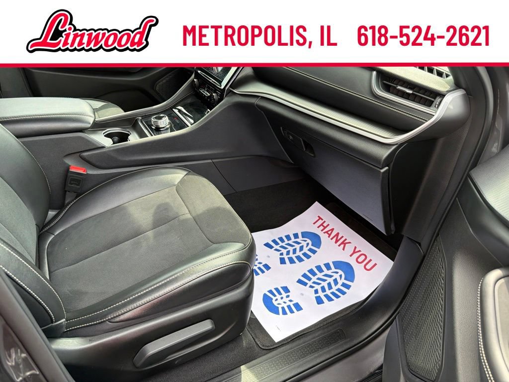 Used 2024 Jeep Grand Cherokee L Laredo AWD/4WD image 7