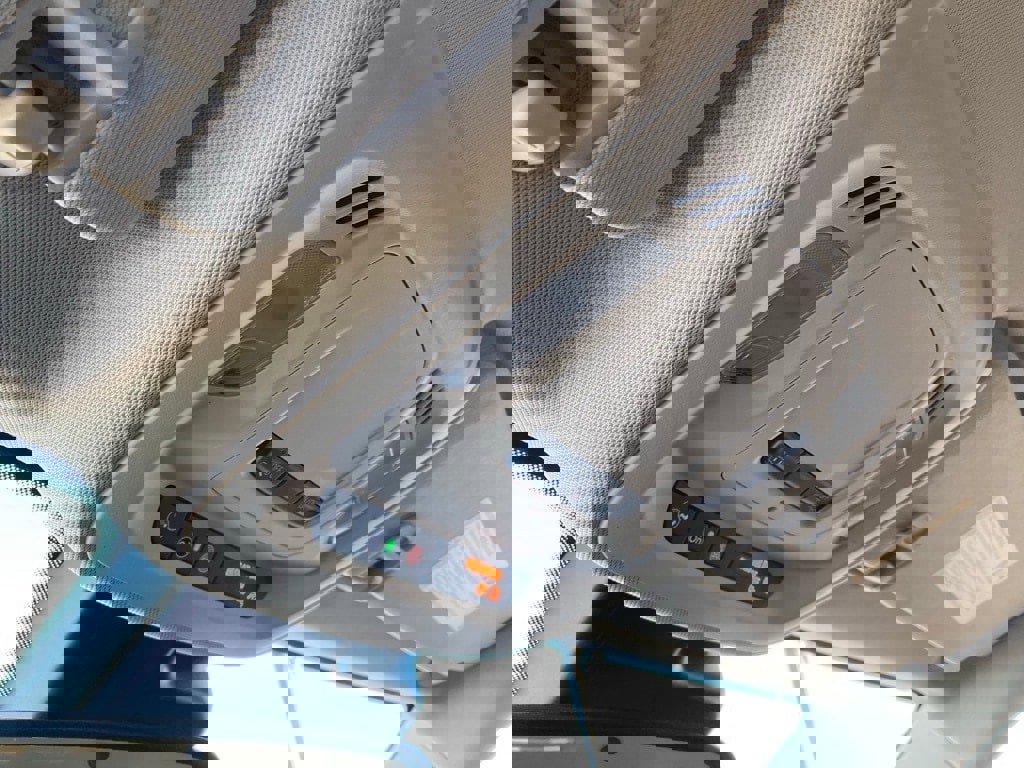 Used 2023 Buick Envision Essence image 26