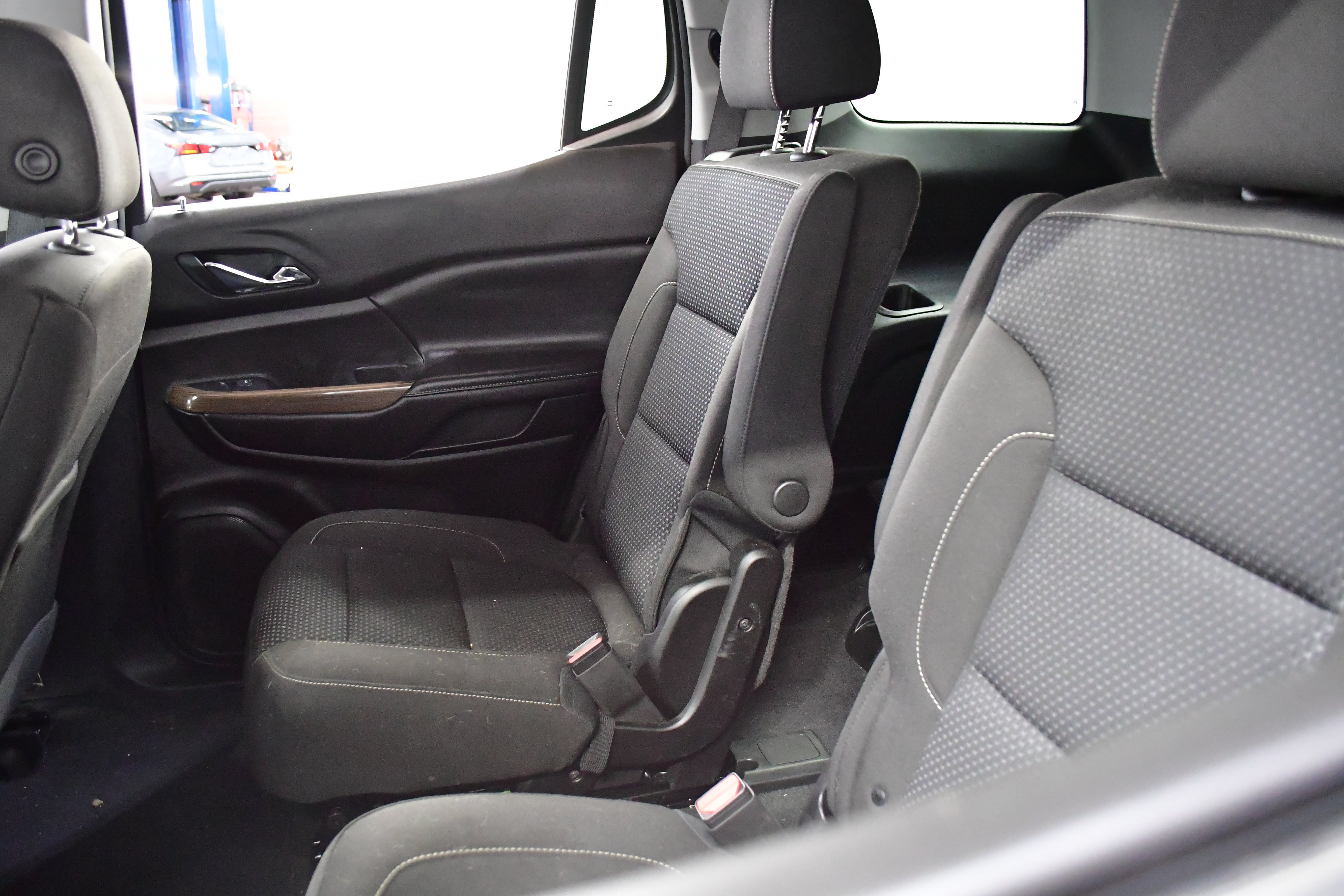 Used 2023 GMC Acadia SLE AWD/4WD image 10