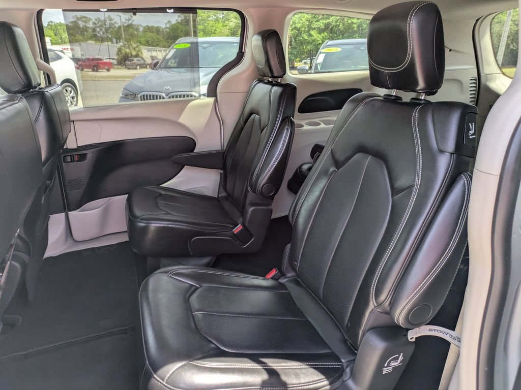 Used 2024 Chrysler Pacifica Touring-L FWD image 12