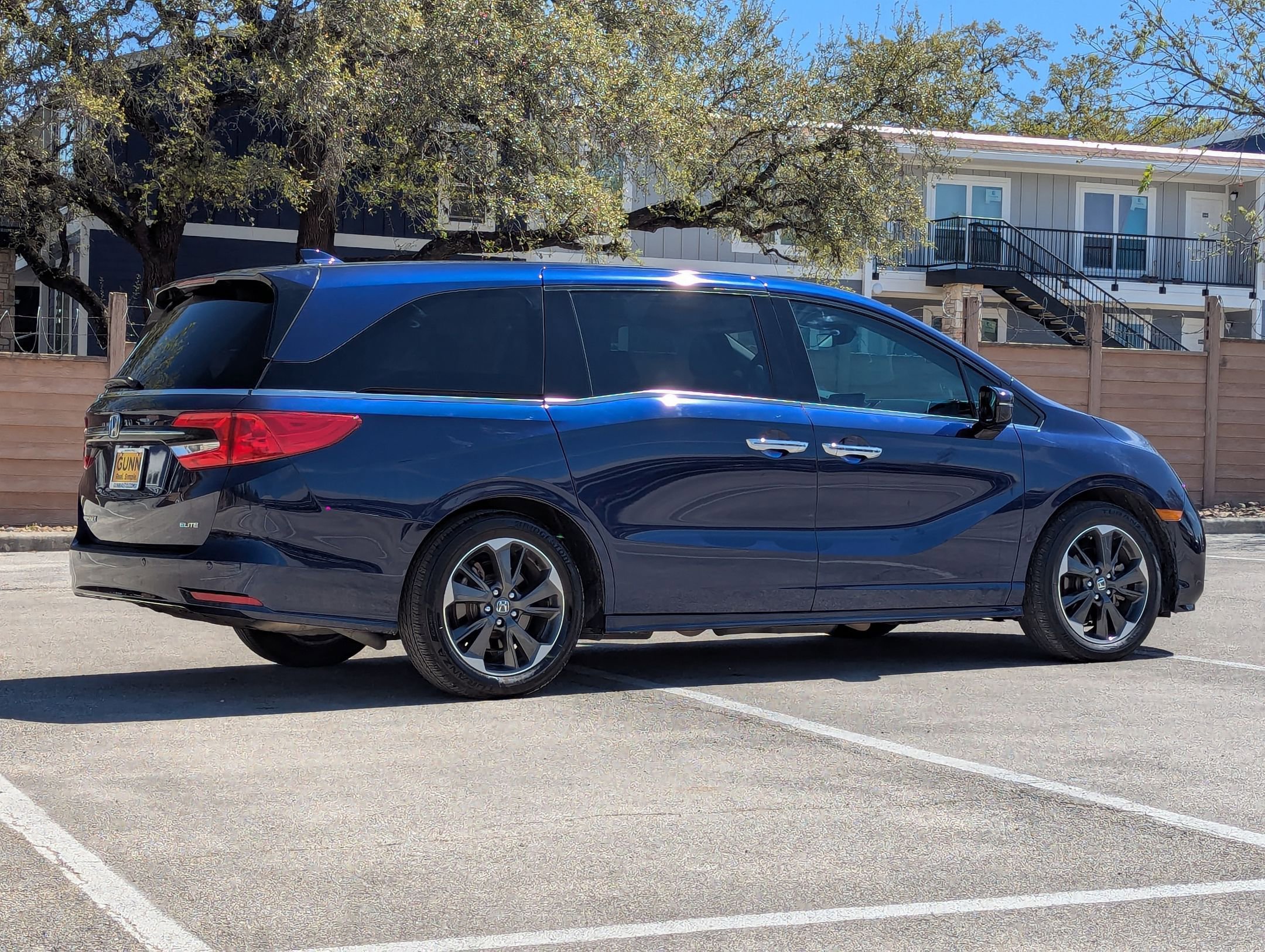 Used 2023 Honda Odyssey Elite image 3