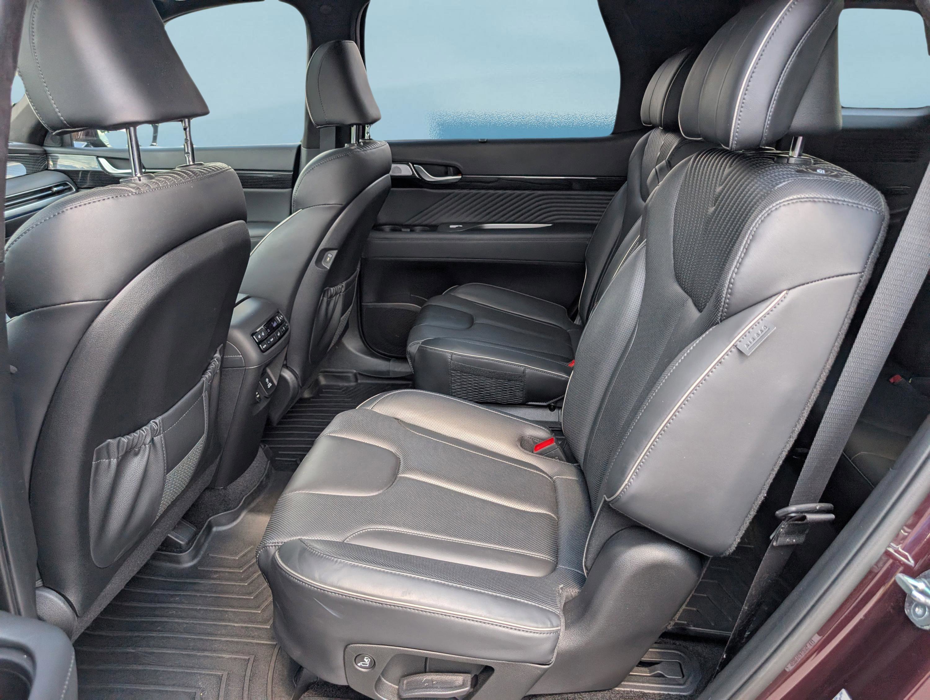 Used 2023 Hyundai Palisade Calligraphy image 15