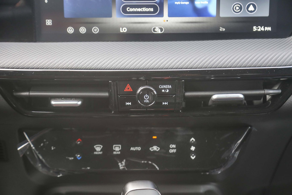 New 2026 Nissan Kicks SR FWD image 15