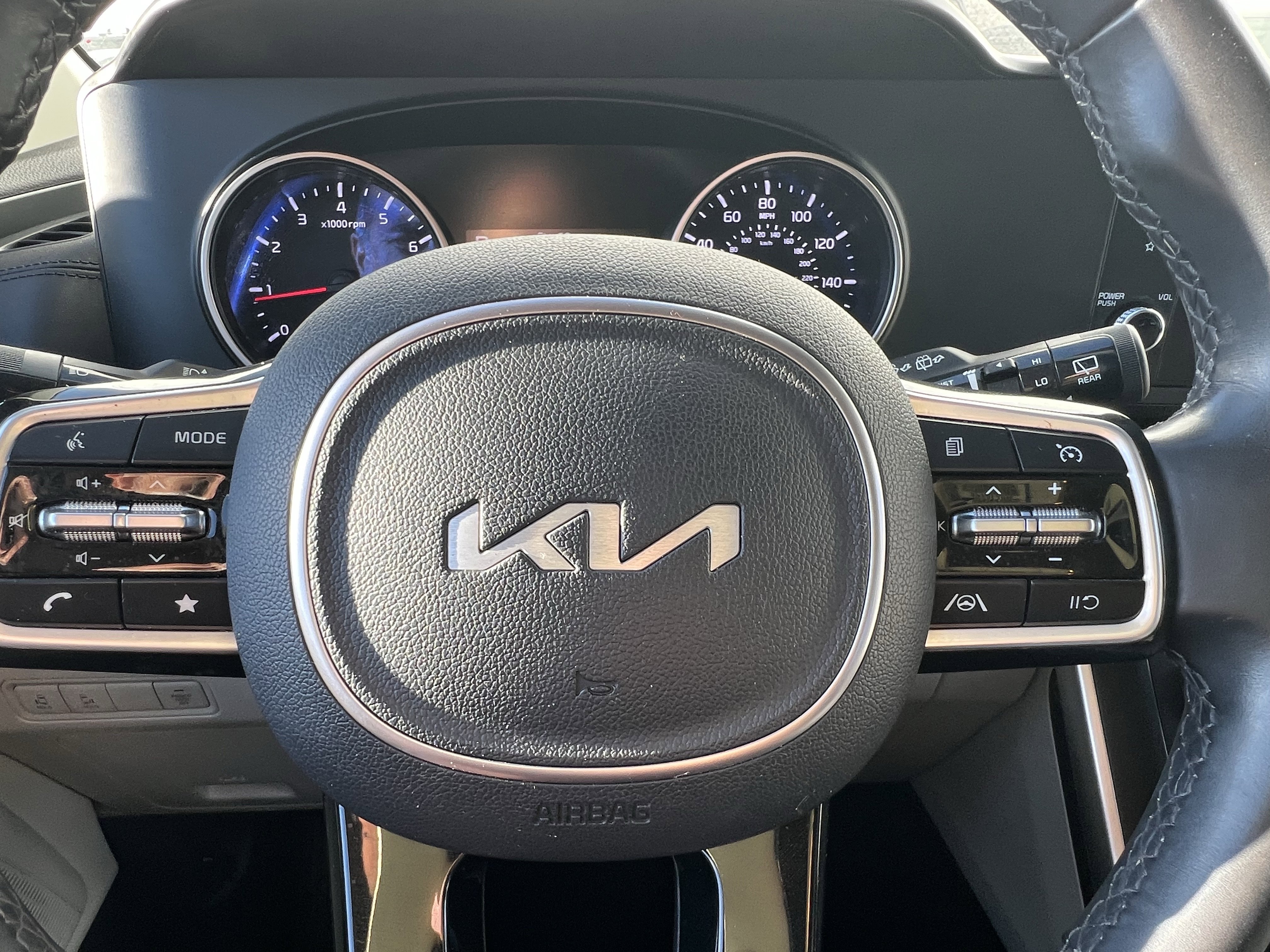 Used 2024 Kia Carnival LX image 21