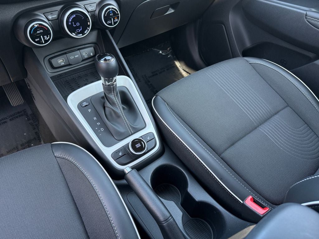 Certified 2025 Hyundai Venue Limited FWD image 18
