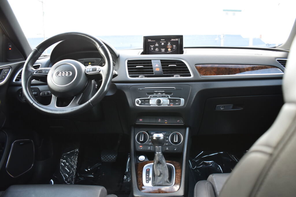 Used 2017 Audi Q3 2.0T Prestige w/ Prestige Package image 2