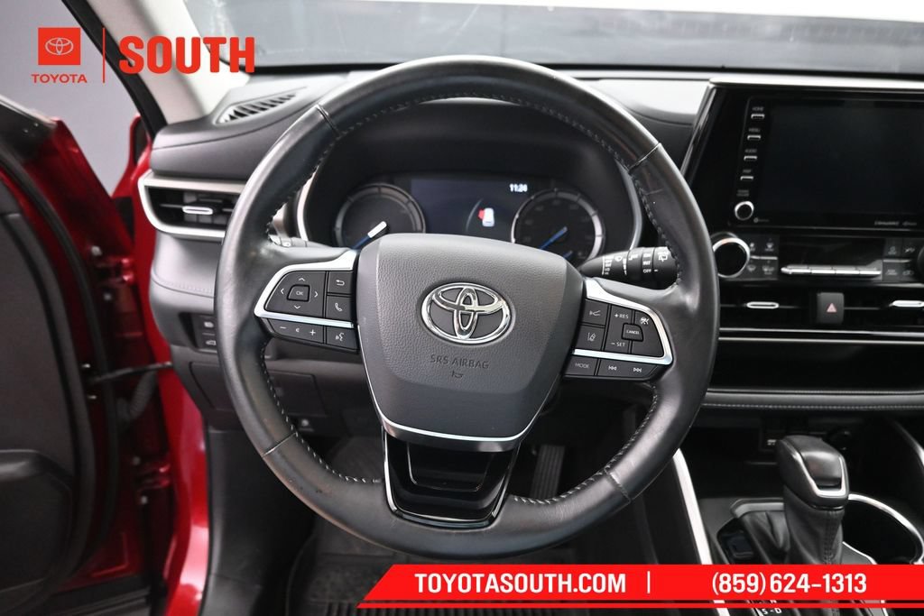 Used 2021 Toyota Highlander XLE AWD/4WD image 22