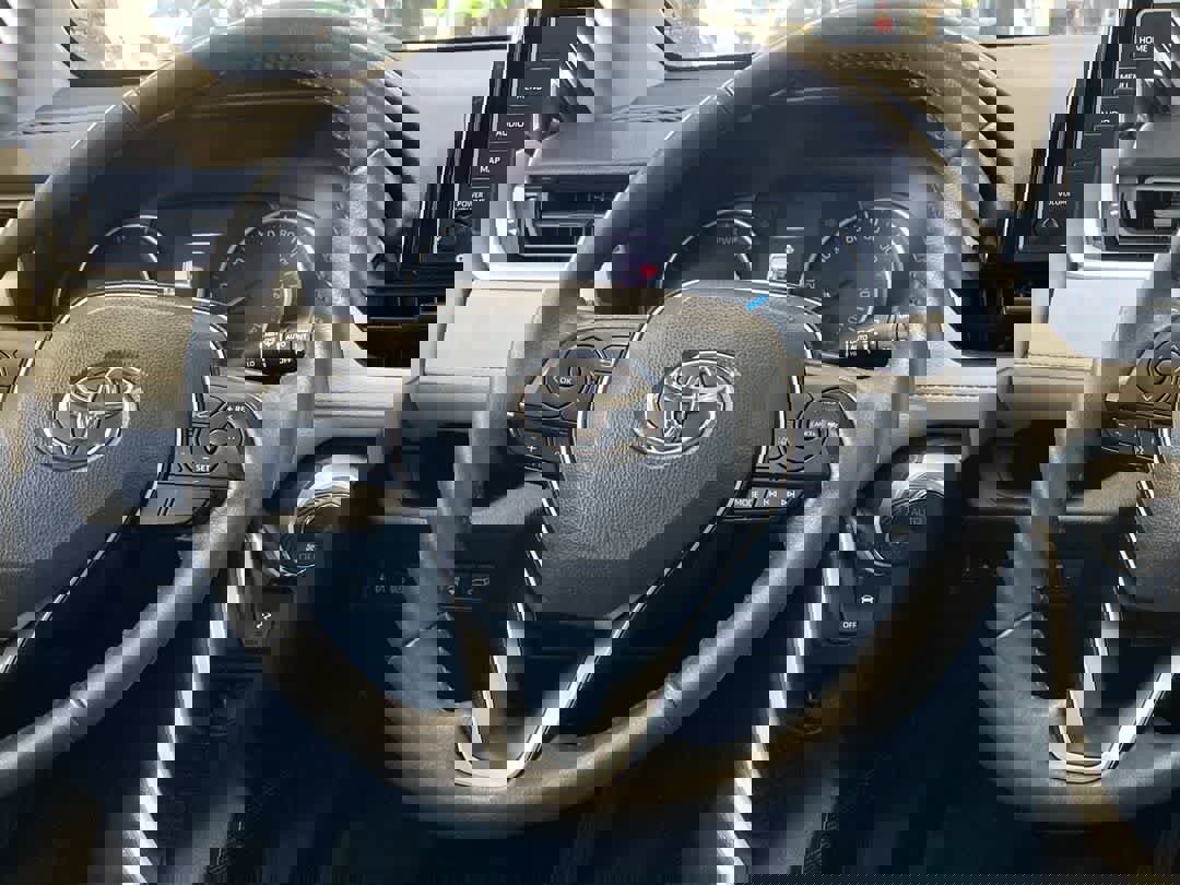 Used 2021 Toyota RAV4 XLE w/ Convenience Package image 17