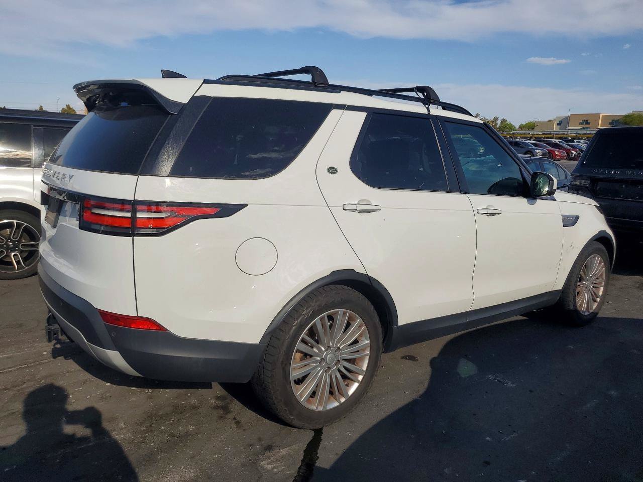 Used 2017 Land Rover Discovery HSE Luxury AWD/4WD image 5