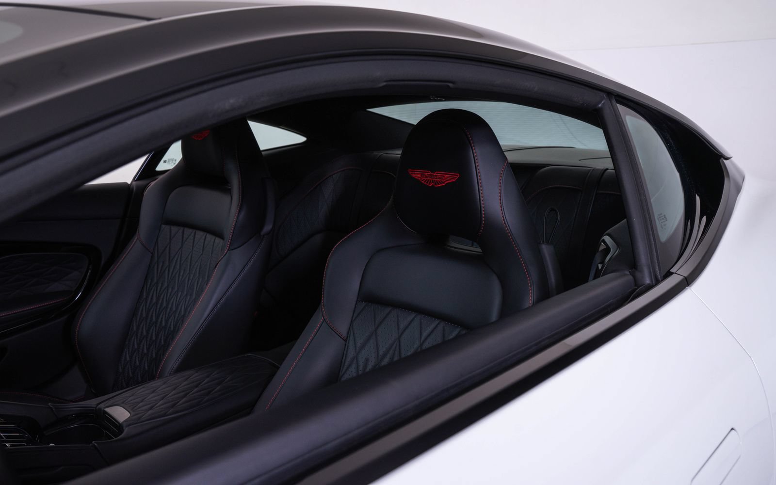 Used 2025 Aston Martin DB12 Coupe RWD image 12