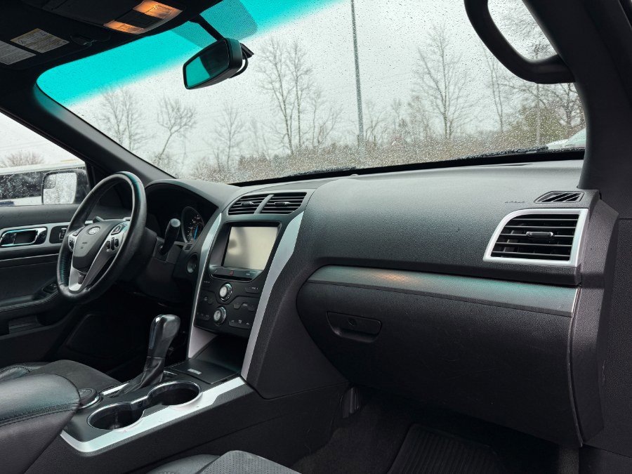 Used 2015 Ford Explorer XLT w/ Equipment Group 202A image 21