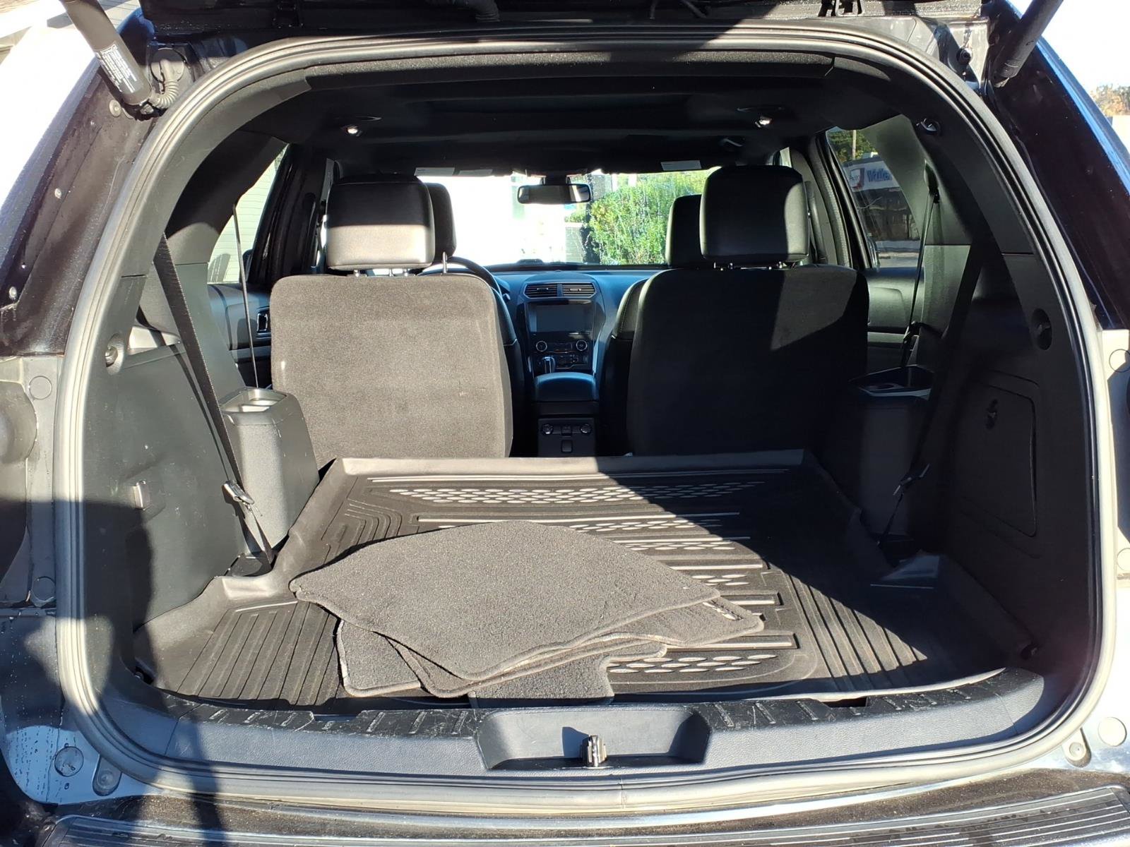 Used 2019 Ford Explorer XLT w/ Equipment Group 202A AWD/4WD image 6