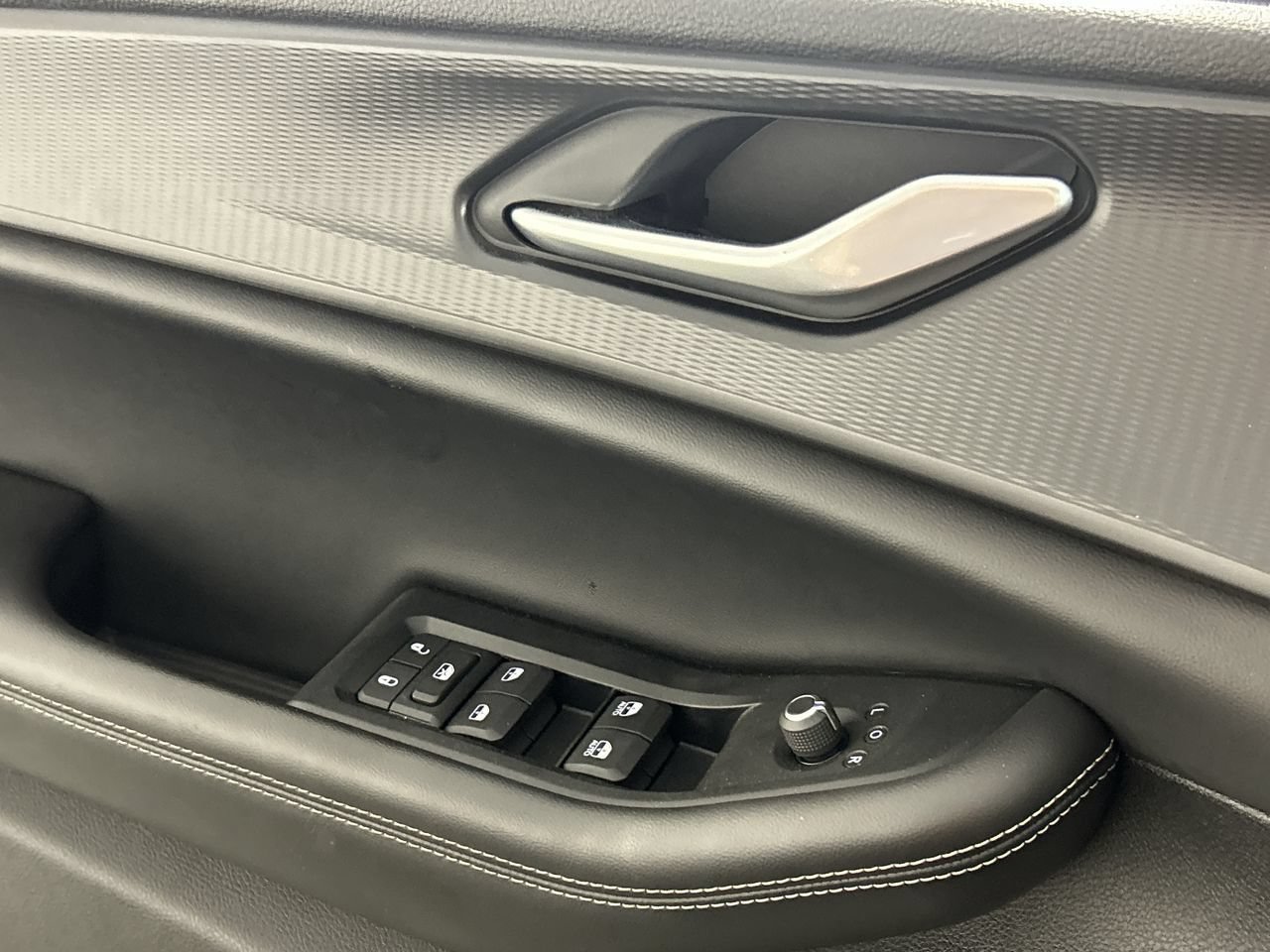 Used 2023 Jeep Grand Cherokee Laredo X RWD image 19