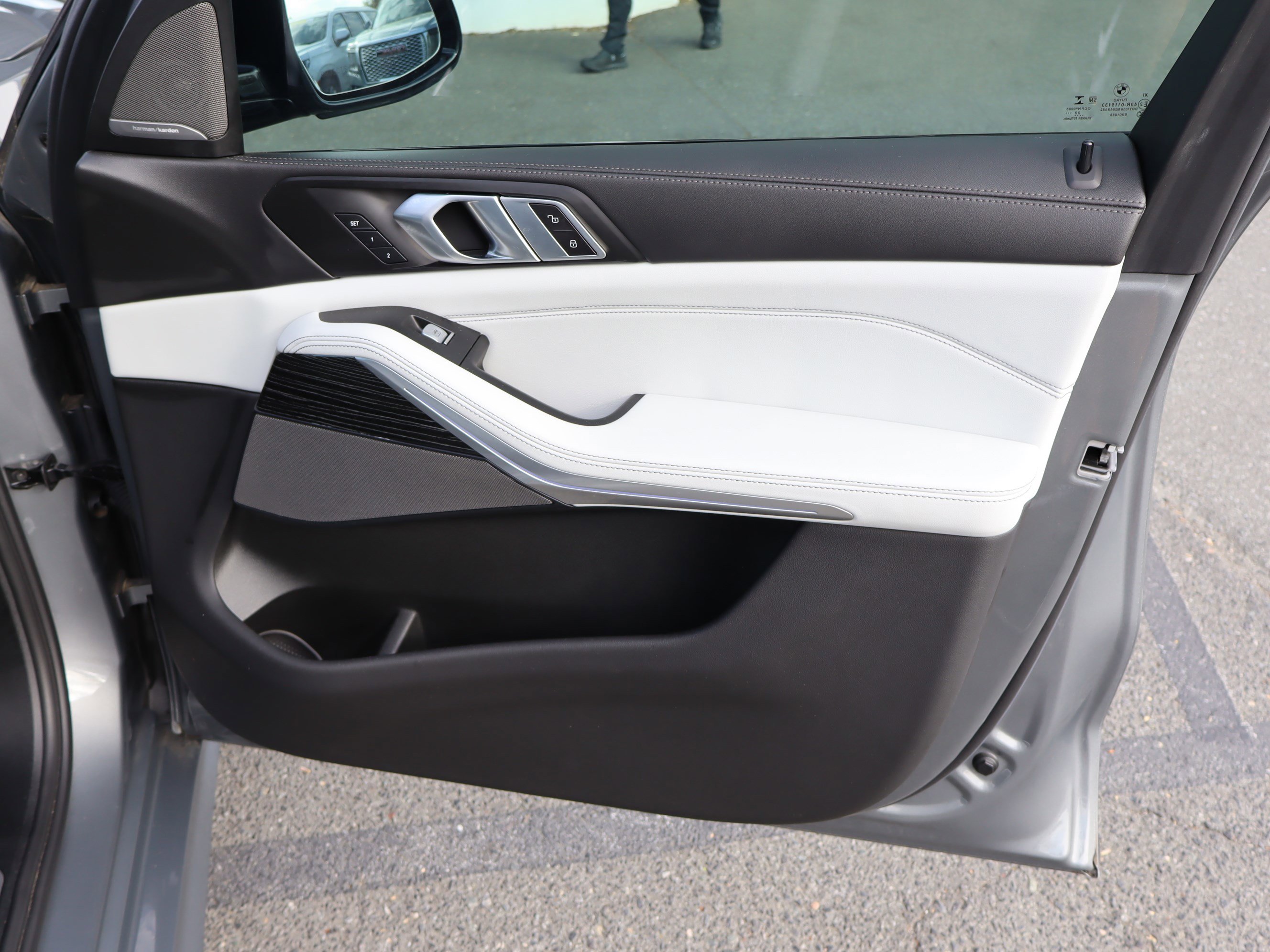 Used 2023 BMW X7 xDrive40i w/ M Sport Package image 36