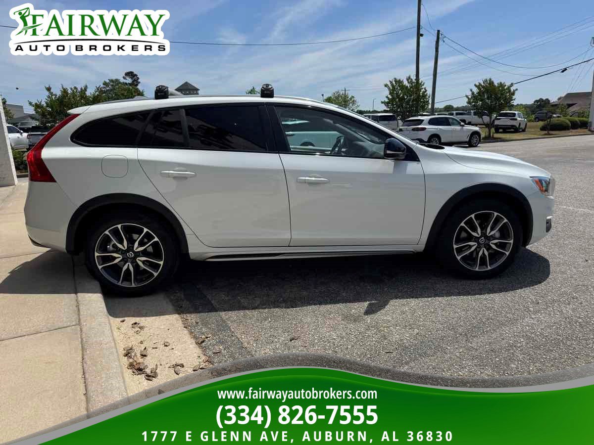Used 2018 Volvo V60 T5 Cross Country image 5