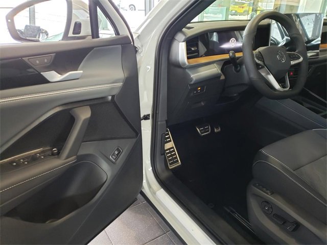 New 2026 Volkswagen Tiguan SEL R-Line image 5