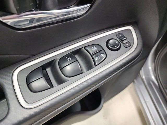 Used 2024 Nissan Versa SR image 22