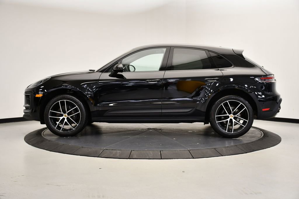 Certified 2023 Porsche Macan image 2