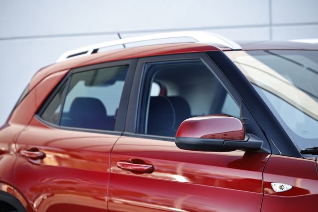 Used 2024 Hyundai Venue Limited image 3