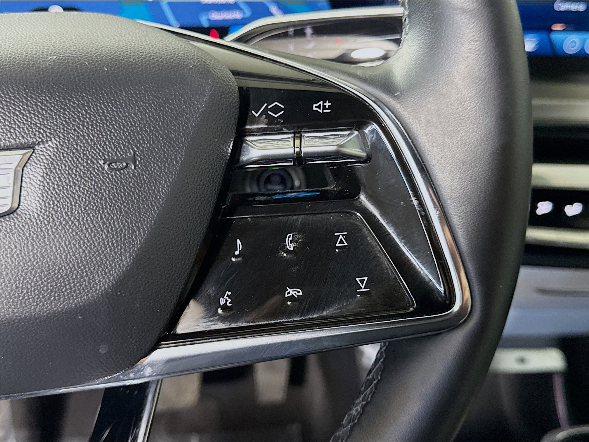 Used 2025 Cadillac Lyriq Luxury w/ LPO, Floor Liner Package image 15