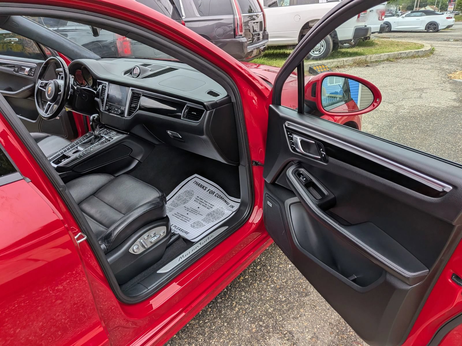 Used 2017 Porsche Macan Turbo AWD/4WD image 38