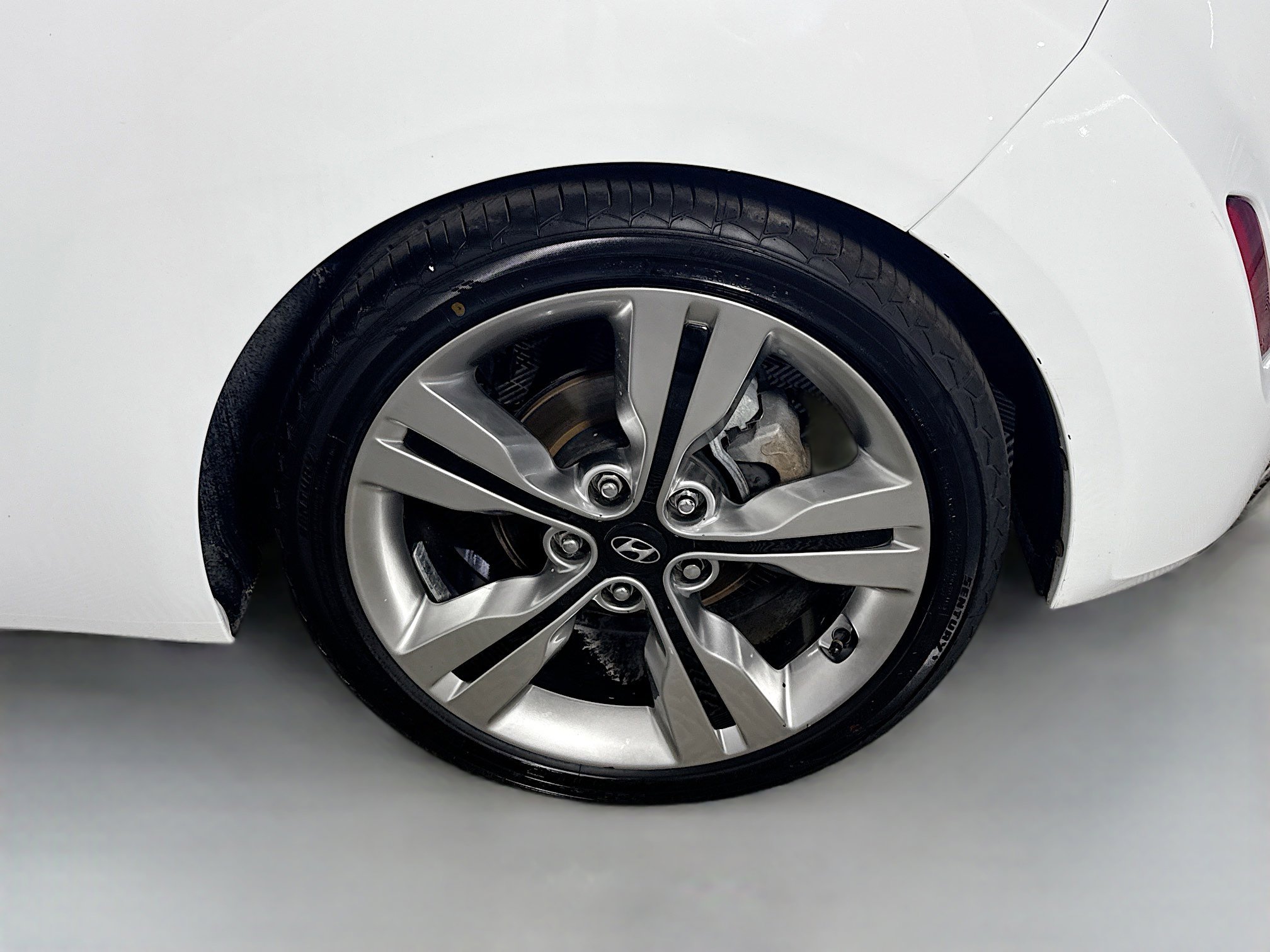 Used 2017 Hyundai Veloster Value Edition image 36