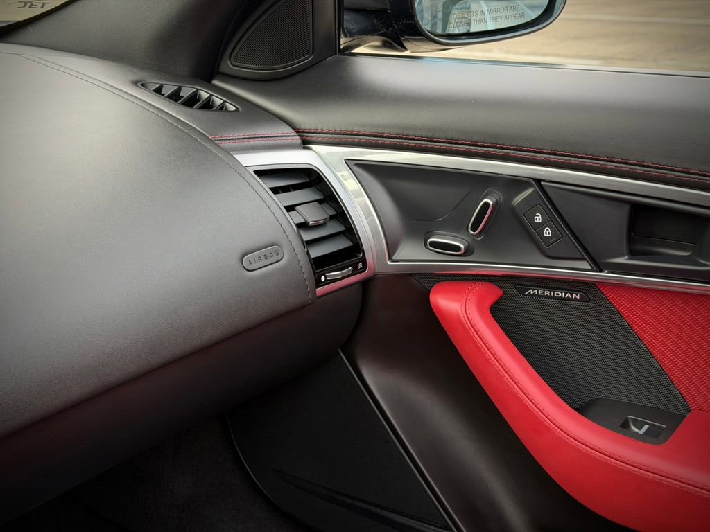 Used 2022 Jaguar F-TYPE P450 image 33