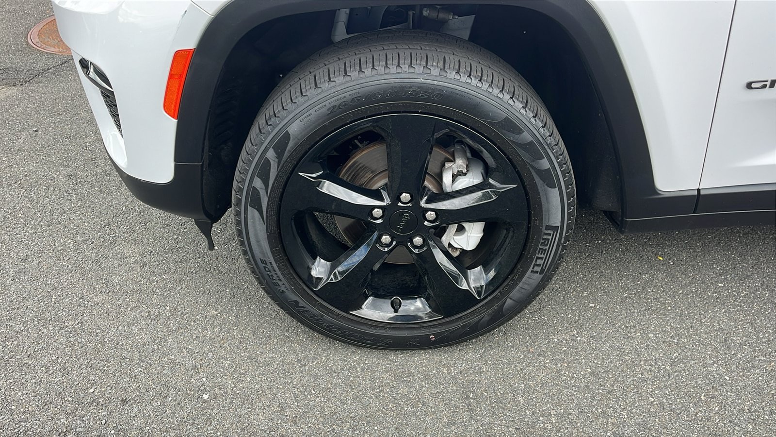Used 2023 Jeep Grand Cherokee Limited w/ Black Appearance Package AWD/4WD image 8