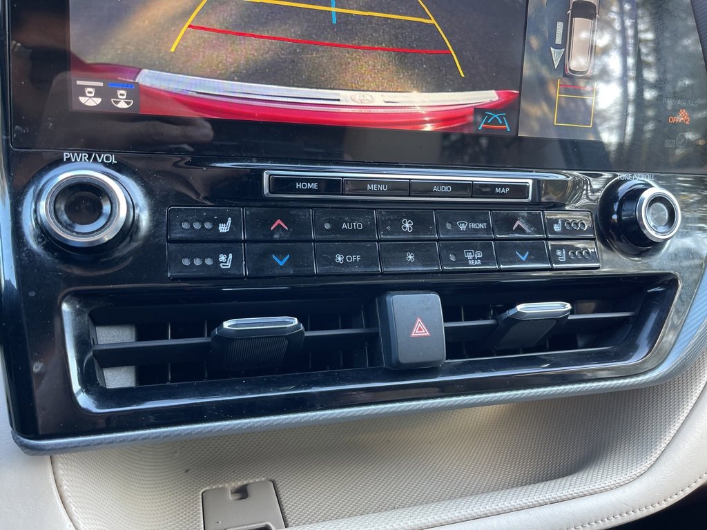 Used 2021 Toyota Highlander Platinum image 11