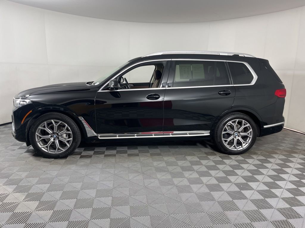 Used 2022 BMW X7 xDrive40i w/ Parking Assistance Package image 2
