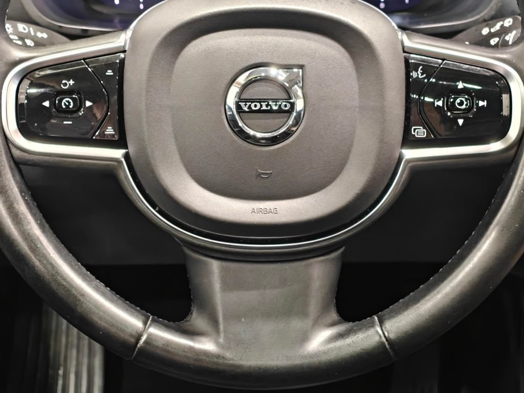 Used 2023 Volvo XC60 B5 Plus AWD/4WD image 5