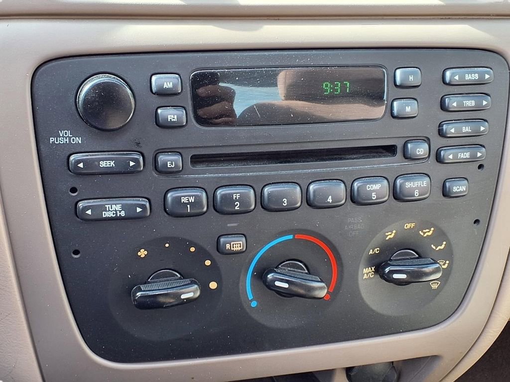 Used 2004 Ford Taurus SES FWD image 15