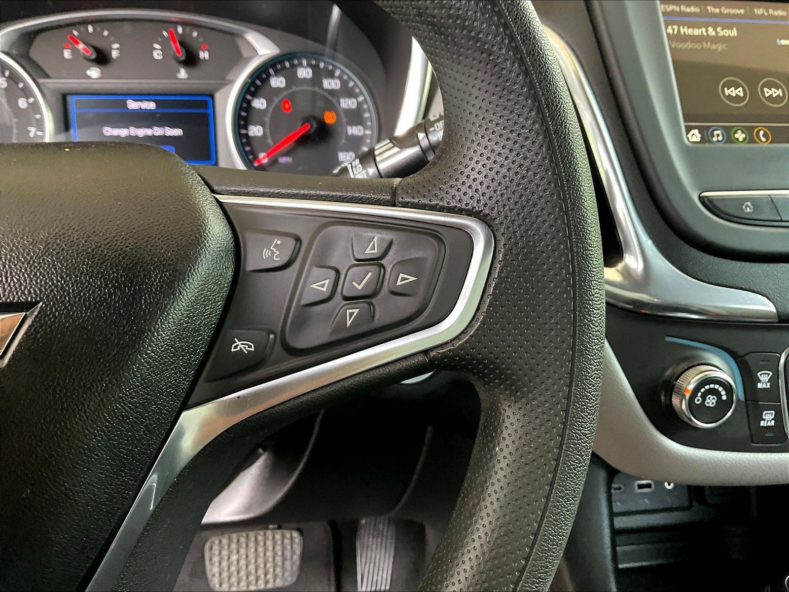 Used 2019 Chevrolet Equinox LT FWD image 12