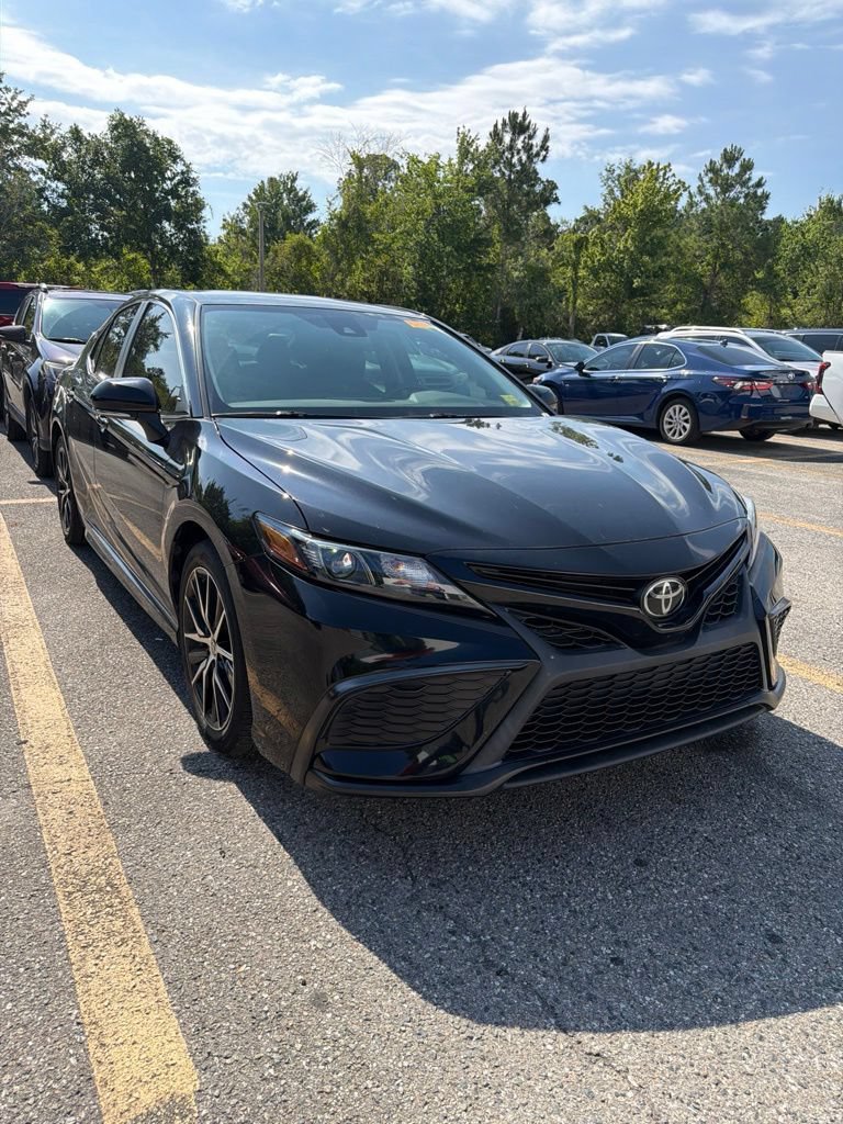 Used 2023 Toyota Camry SE FWD image 2