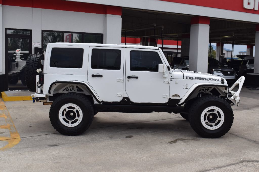 Used 2016 Jeep Wrangler Unlimited Rubicon w/ Connectivity Group image 3