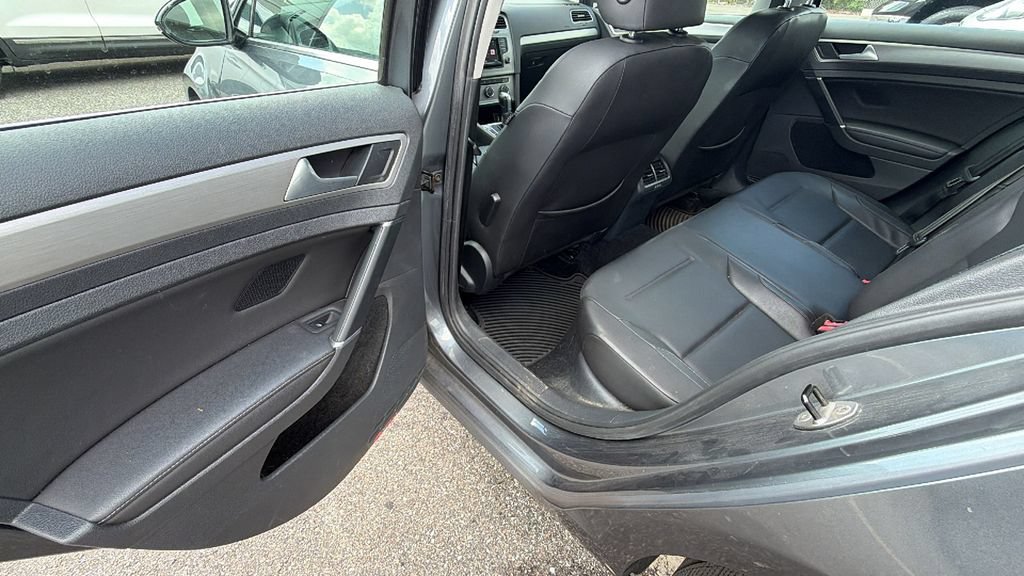 Used 2015 Volkswagen Golf TDI S FWD image 22