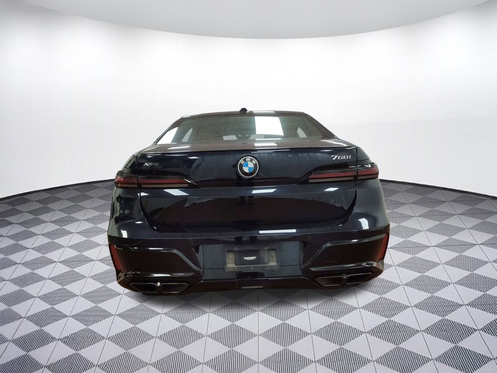 Certified 2023 BMW 760i xDrive w/ Luxury Rear Seating Package image 9