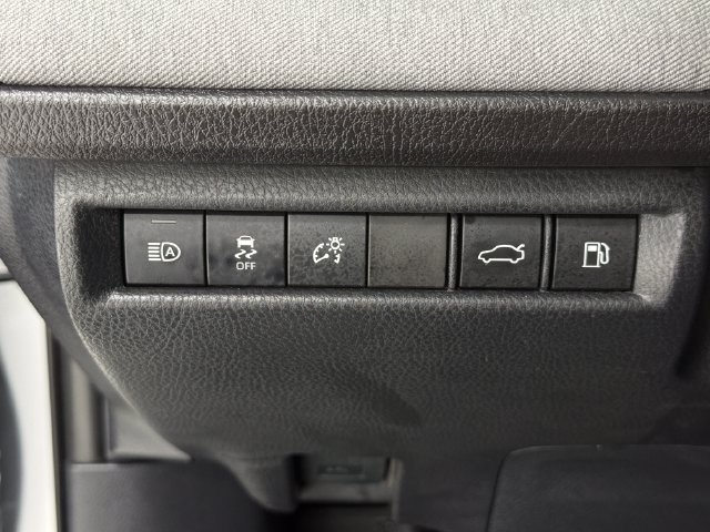 Used 2026 Toyota Camry LE w/ Convenience Package FWD image 13