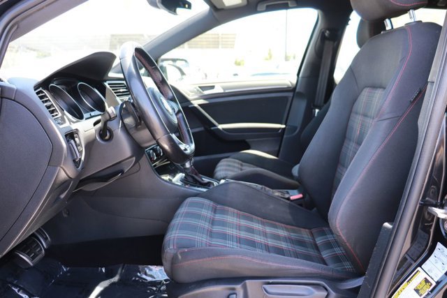 Used 2018 Volkswagen GTI SE FWD image 11