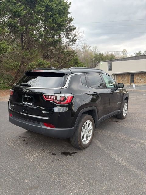 Used 2024 Jeep Compass Latitude image 7