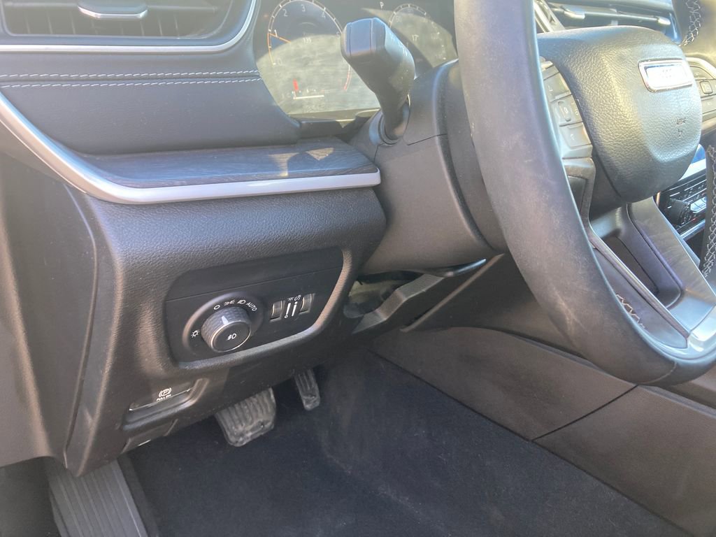 Used 2023 Jeep Grand Cherokee Limited image 17