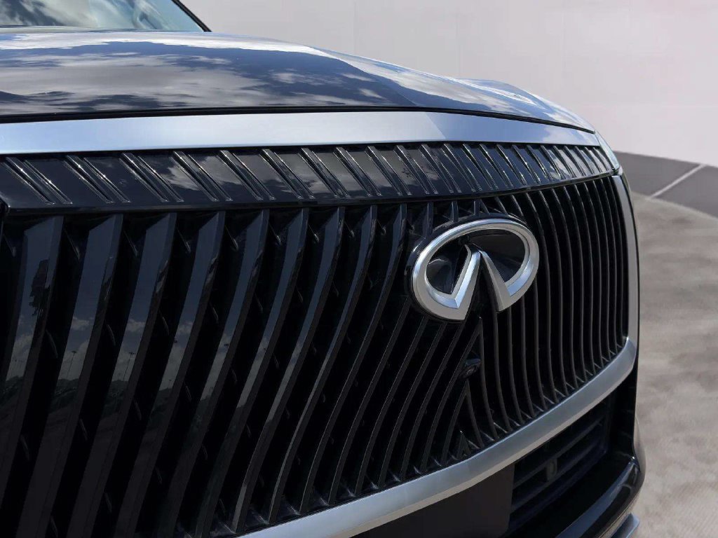 Used 2025 INFINITI QX80 Sensory AWD/4WD image 10