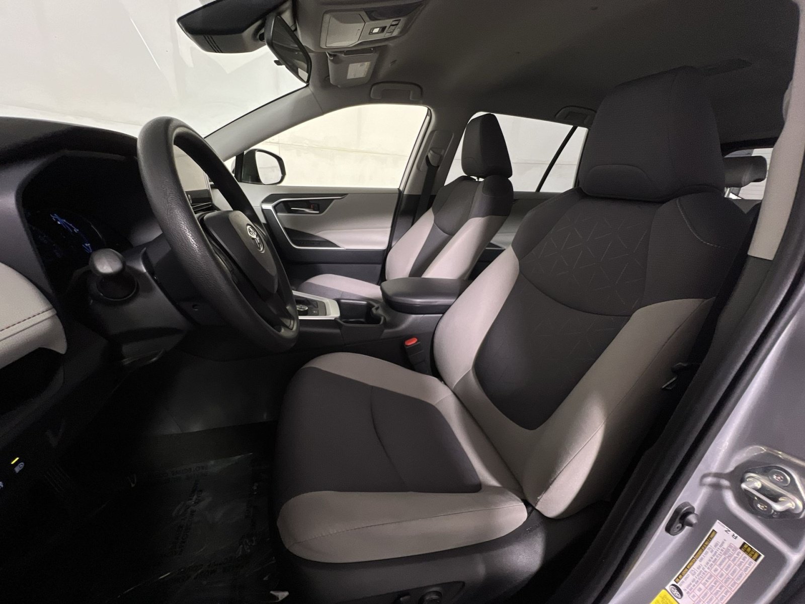 Used 2025 Toyota RAV4 XLE AWD/4WD image 13