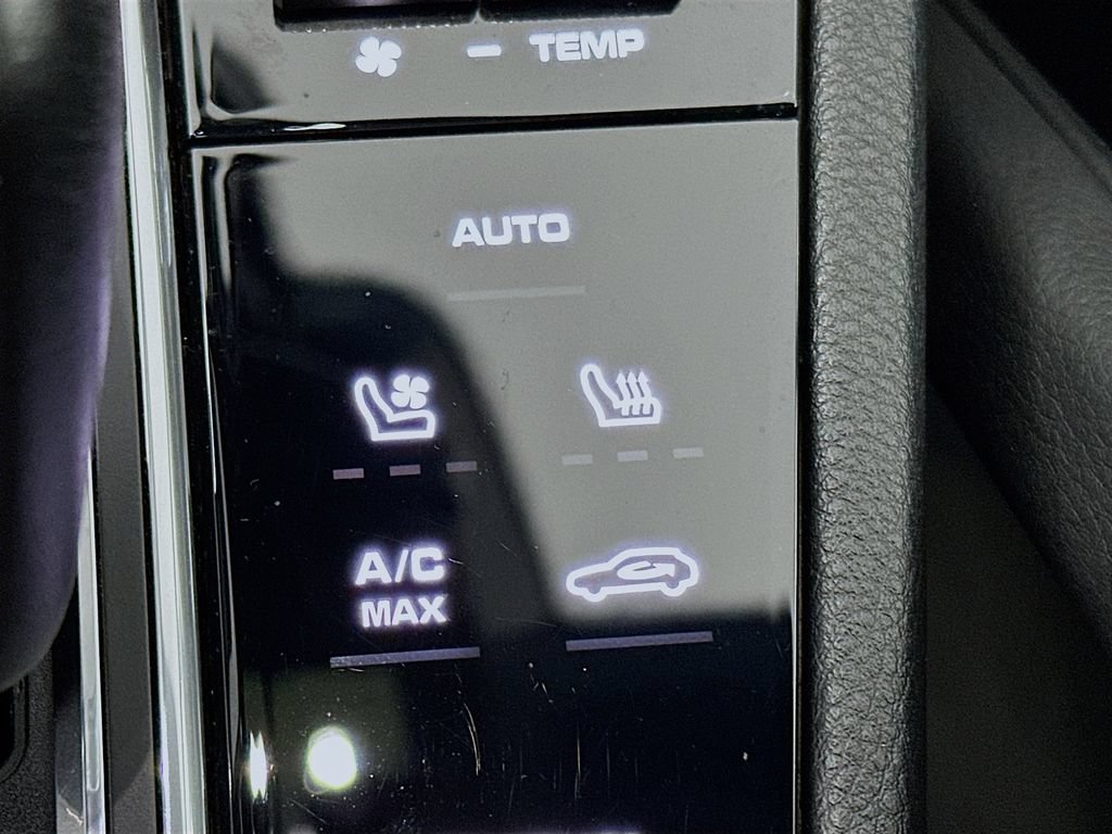 Certified 2020 Porsche Cayenne AWD/4WD image 23