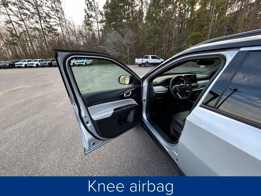 Used 2024 Jeep Compass Limited image 27