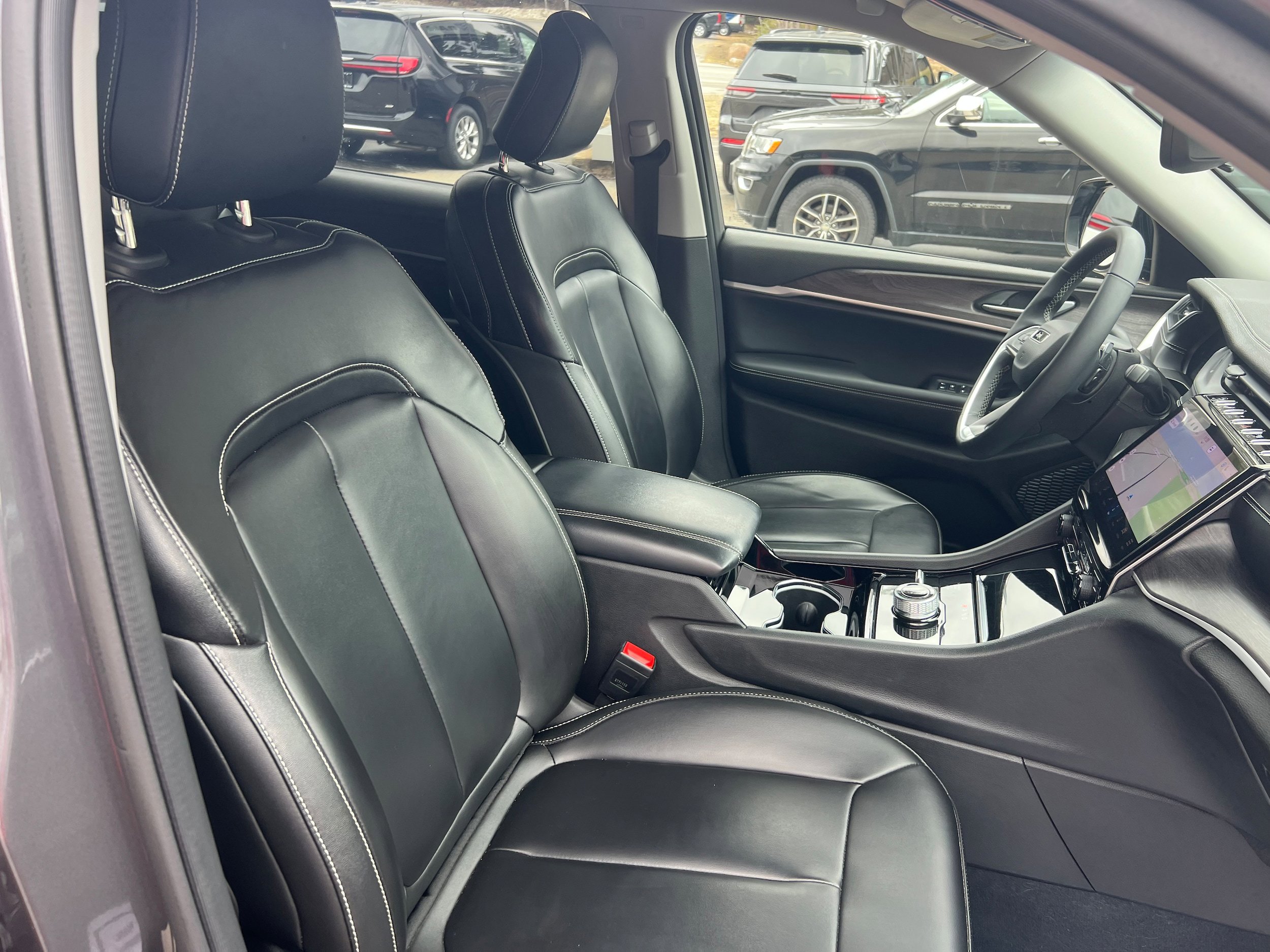 Used 2023 Jeep Grand Cherokee L Limited AWD/4WD image 19