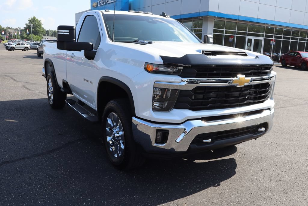 Used 2024 Chevrolet Silverado 3500 LT w/ Convenience Package AWD/4WD image 2